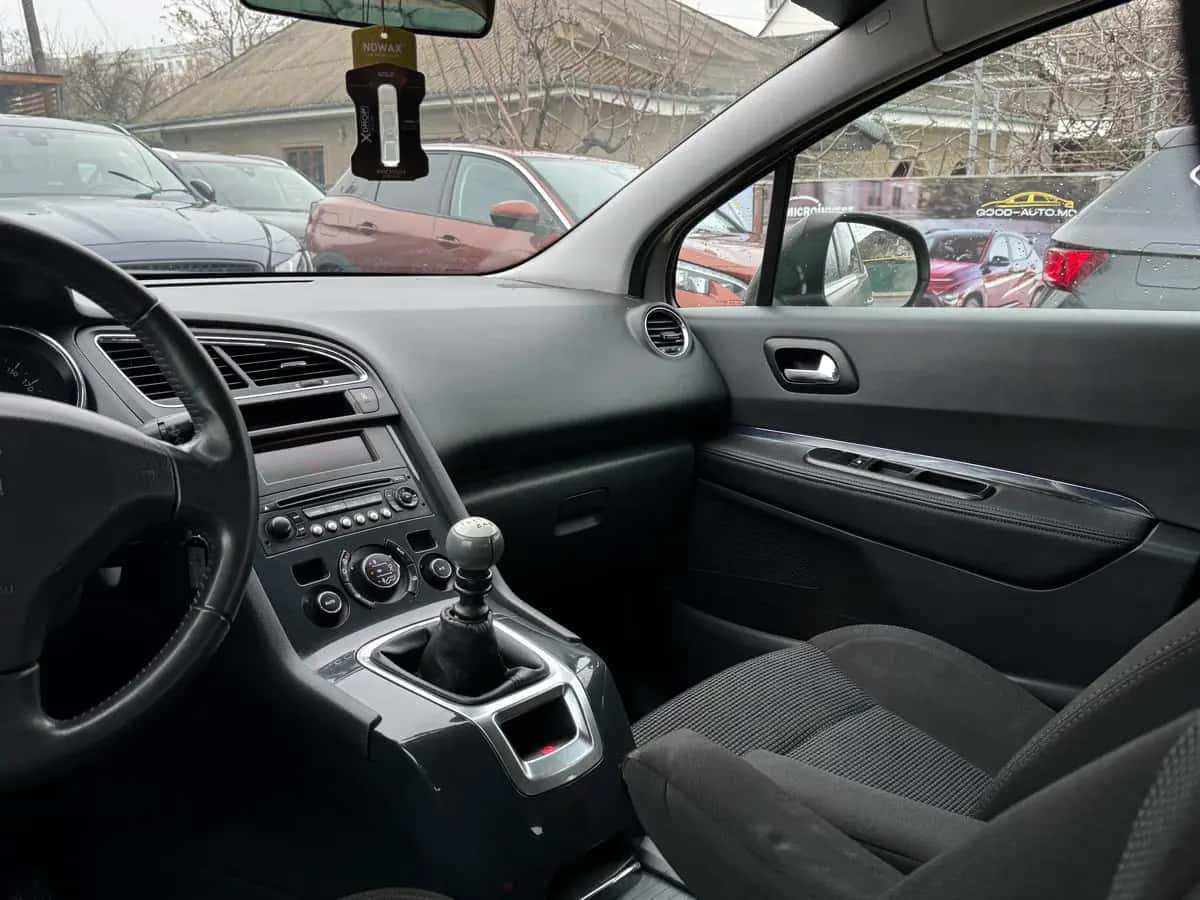 Peugeot 5008 - fotografia 11