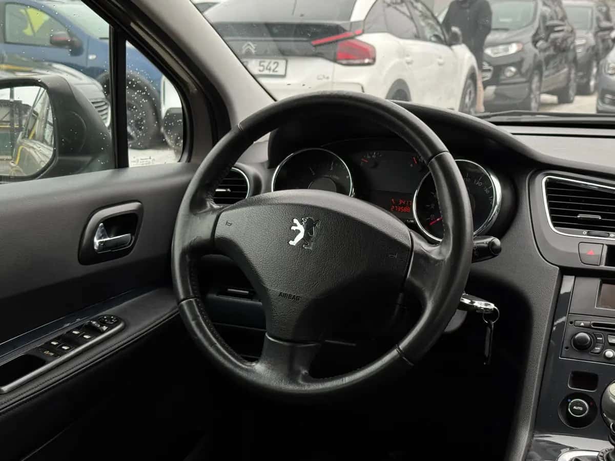Peugeot 5008 - fotografia 16