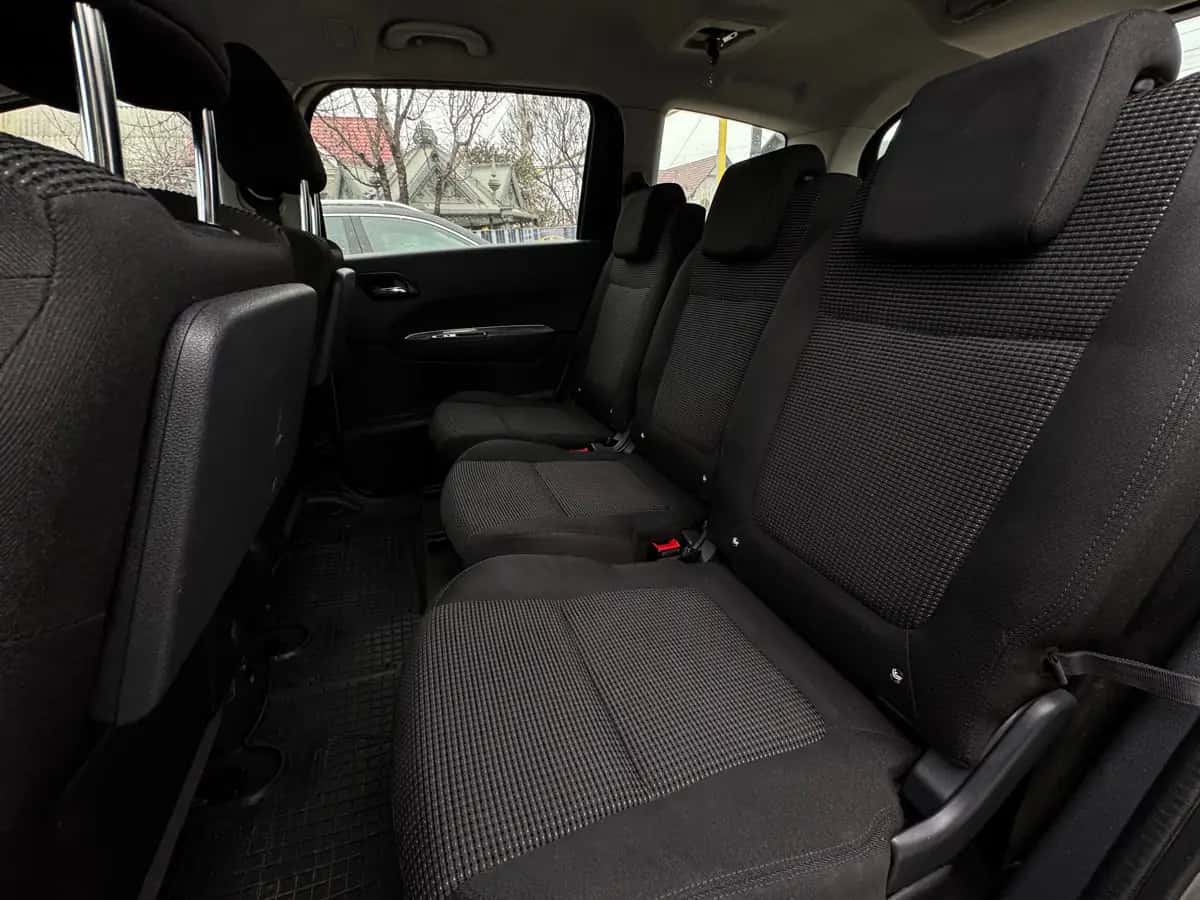 Peugeot 5008 - fotografia 8