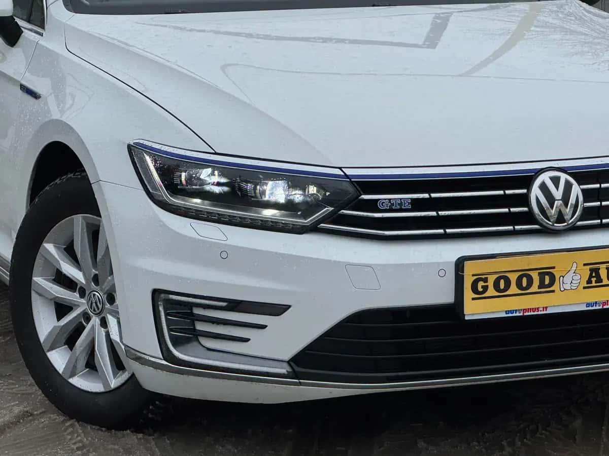 Volkswagen Passat - фото 2