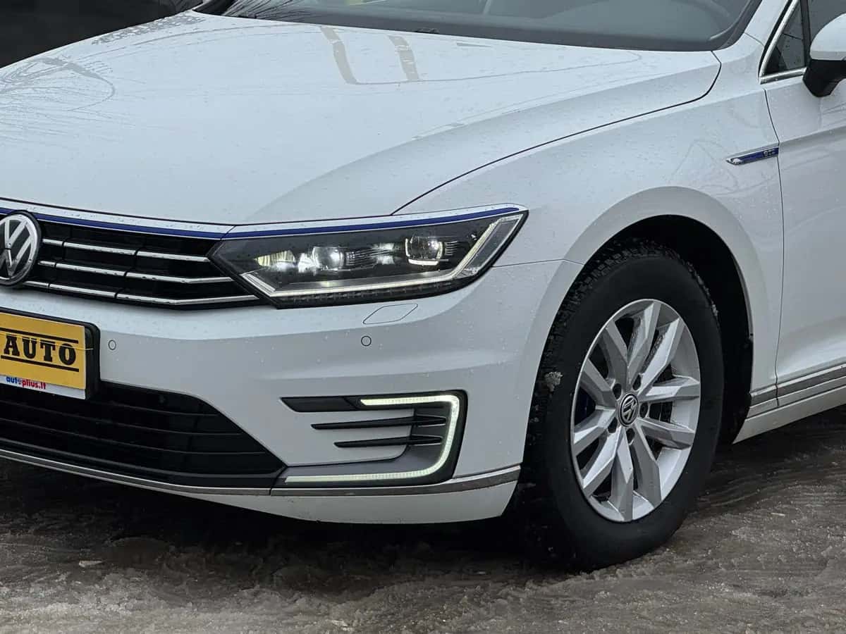 Volkswagen Passat - фото 5