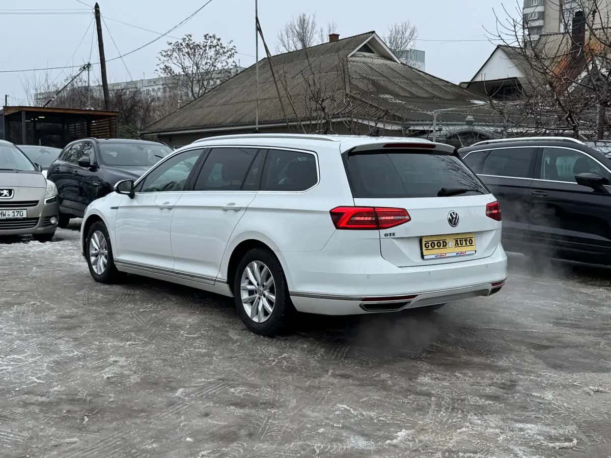 Volkswagen Passat - фото 7