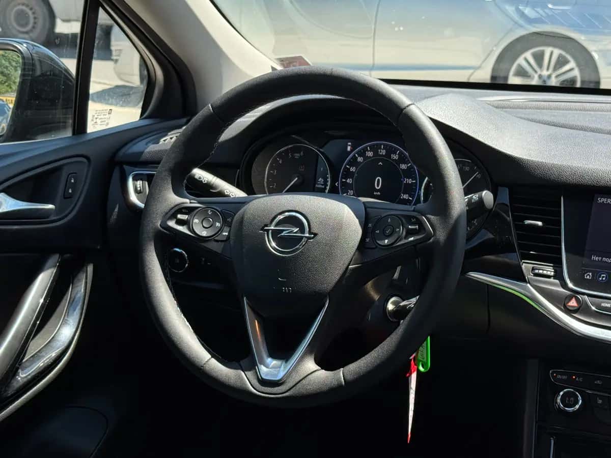 Opel Astra - fotografia 16