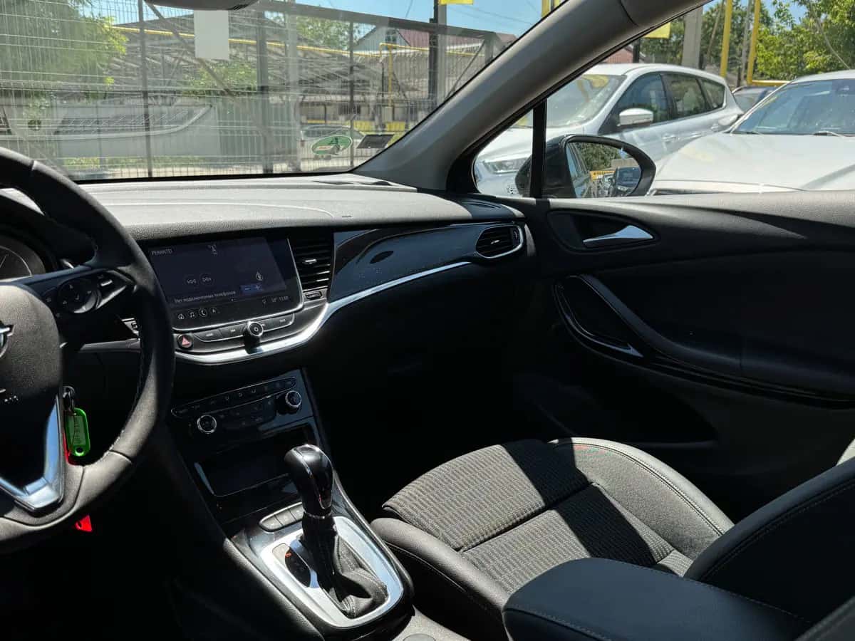 Opel Astra - fotografia 10