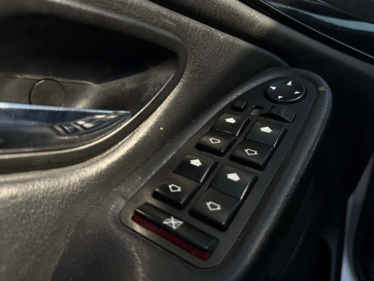 Bmw 5 Series - фото 12