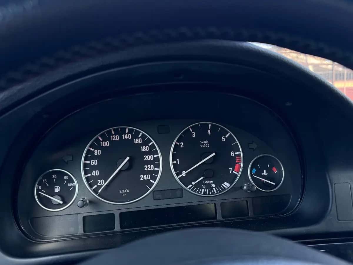 Bmw 5 Series - фото 13