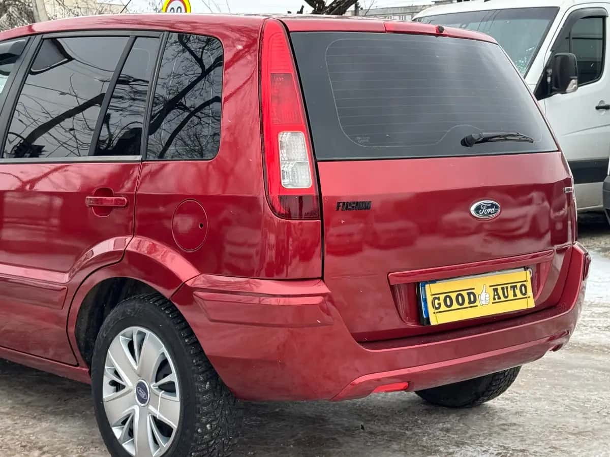 Ford Fusion - fotografia 6