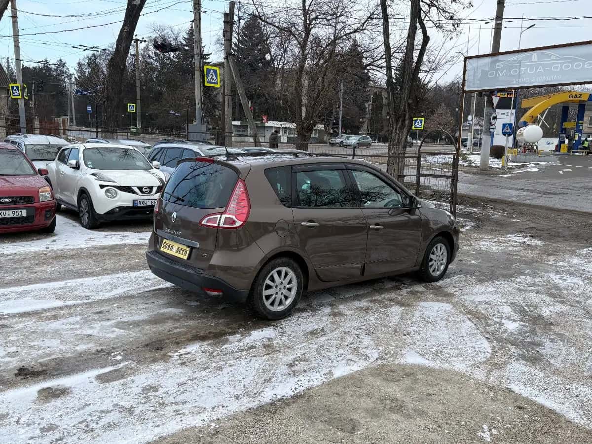 Renault Scenic - фото 7