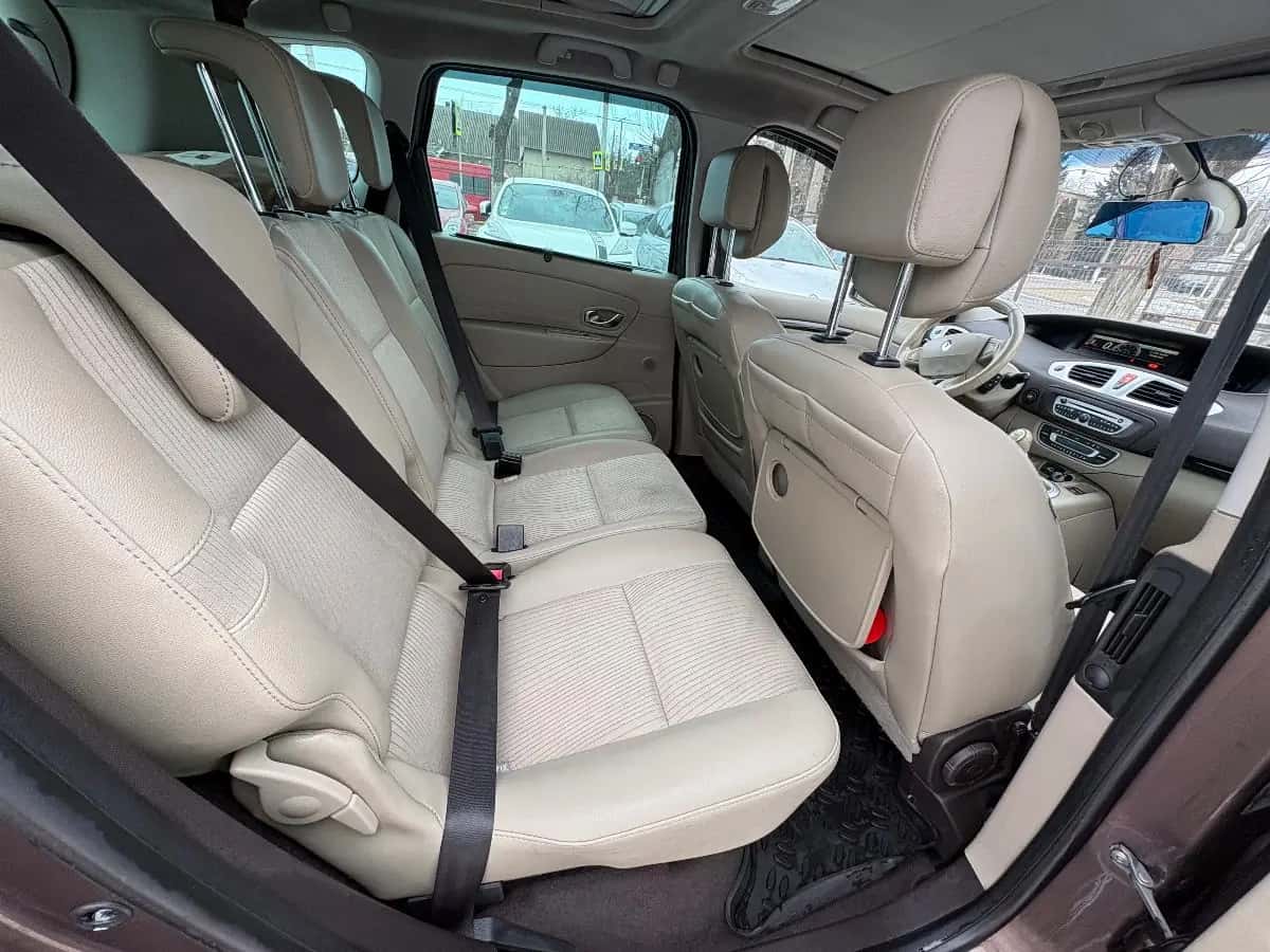 Renault Scenic - фото 10