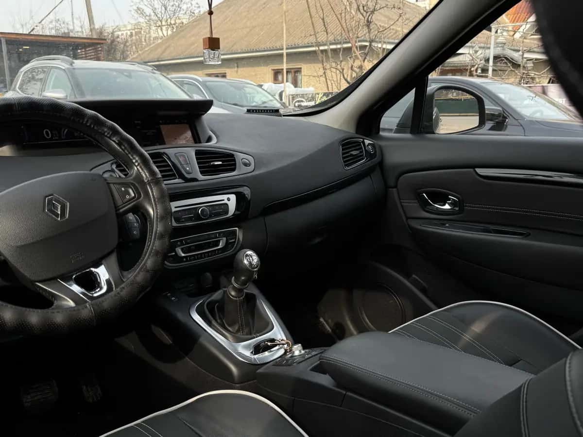 Renault Grand Scenic - фото 13