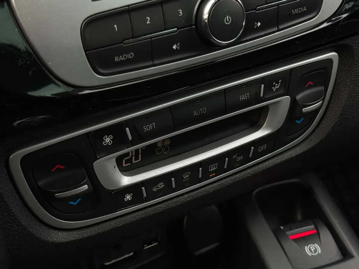Renault Grand Scenic - фото 15