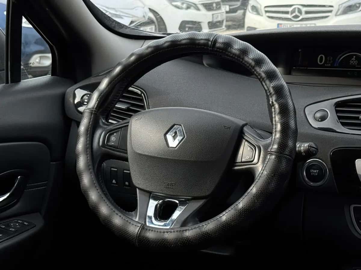 Renault Grand Scenic - фото 17