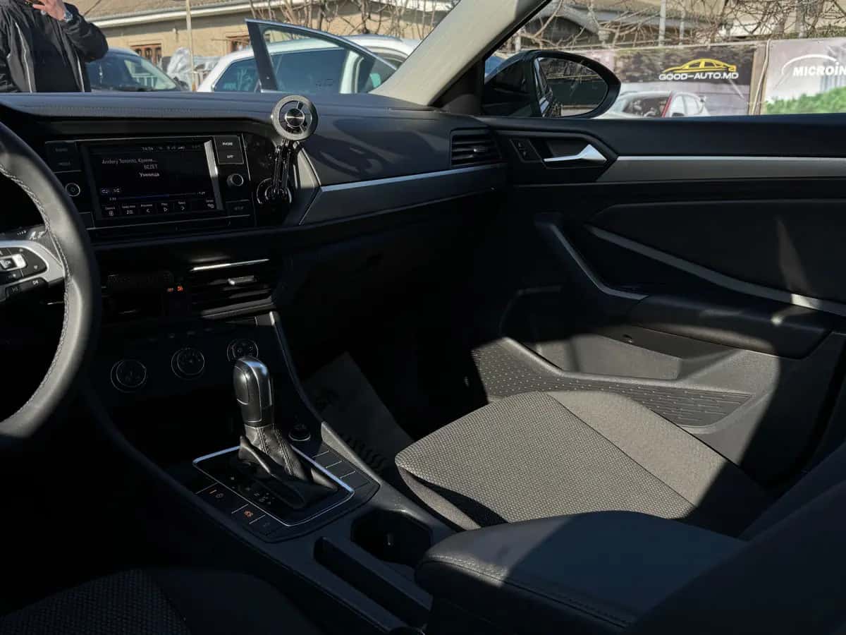 Volkswagen Jetta - фото 11