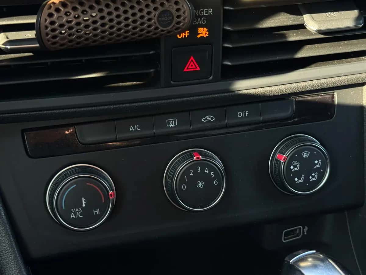 Volkswagen Jetta - фото 13