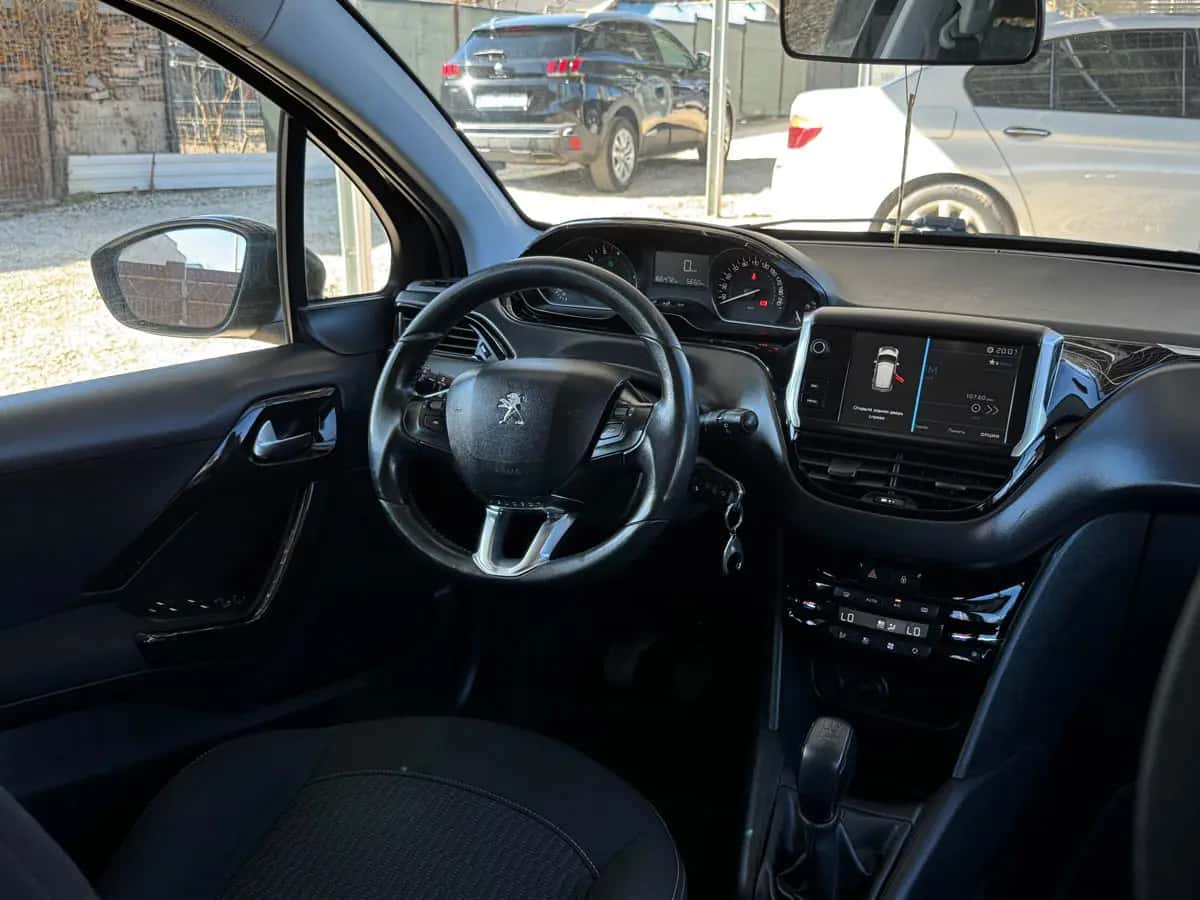 Peugeot 208 - fotografia 15