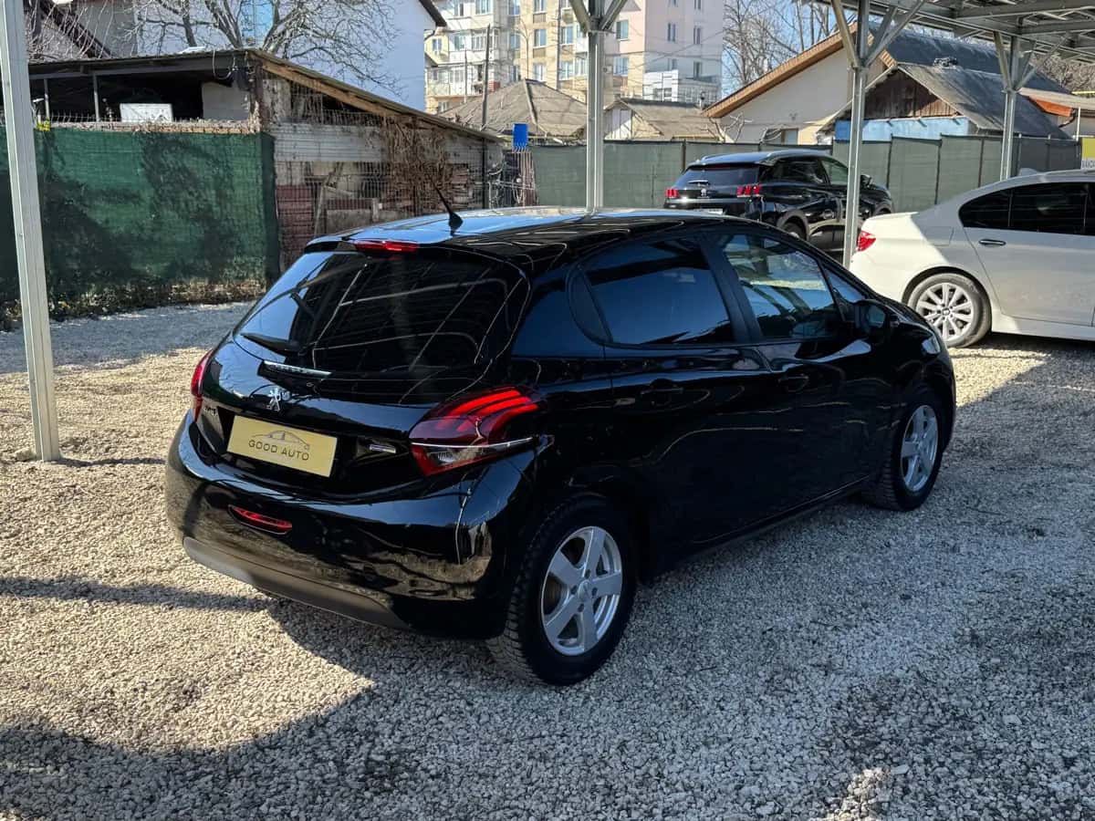 Peugeot 208 - fotografia 5