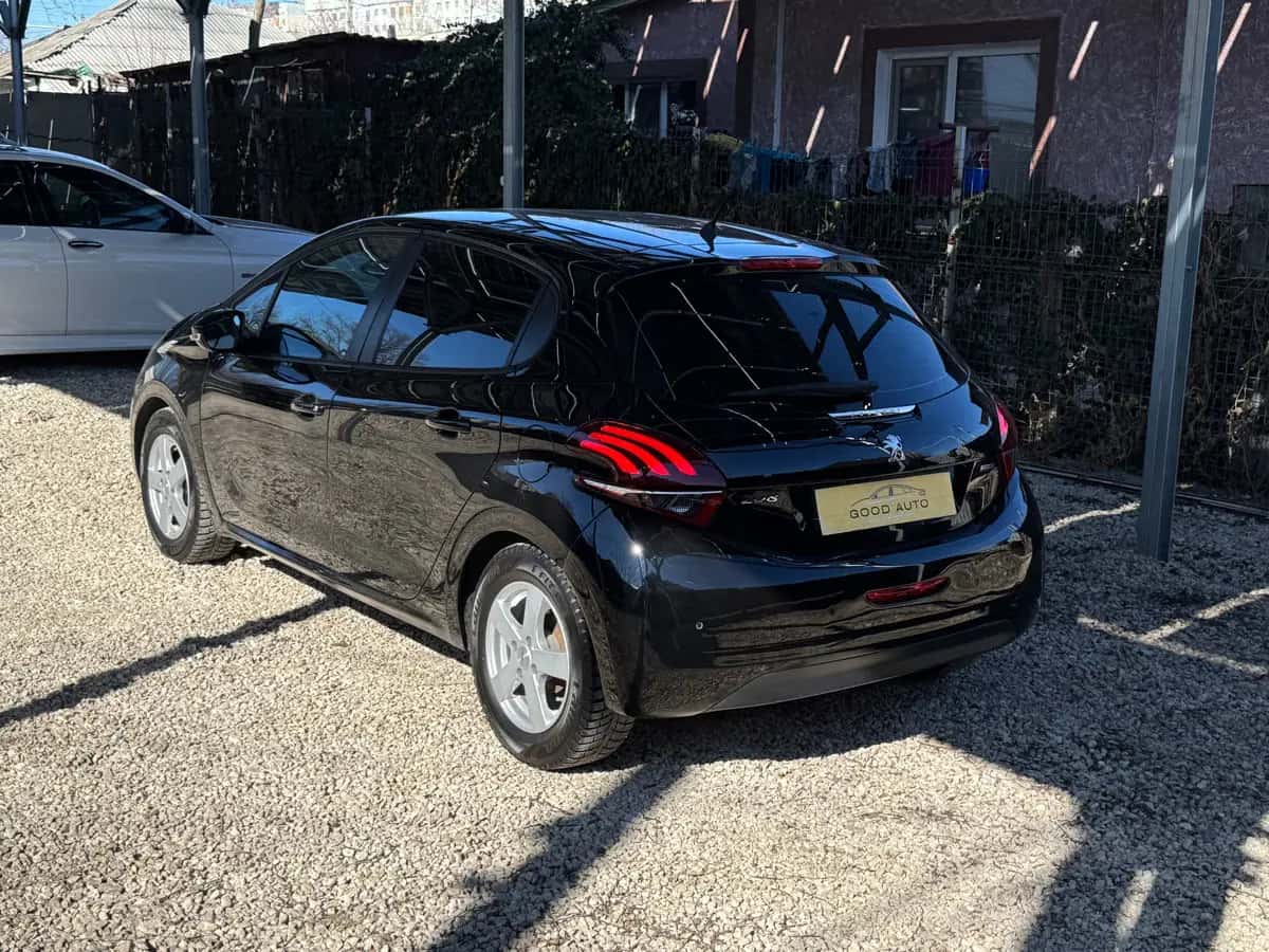 Peugeot 208 - fotografia 6