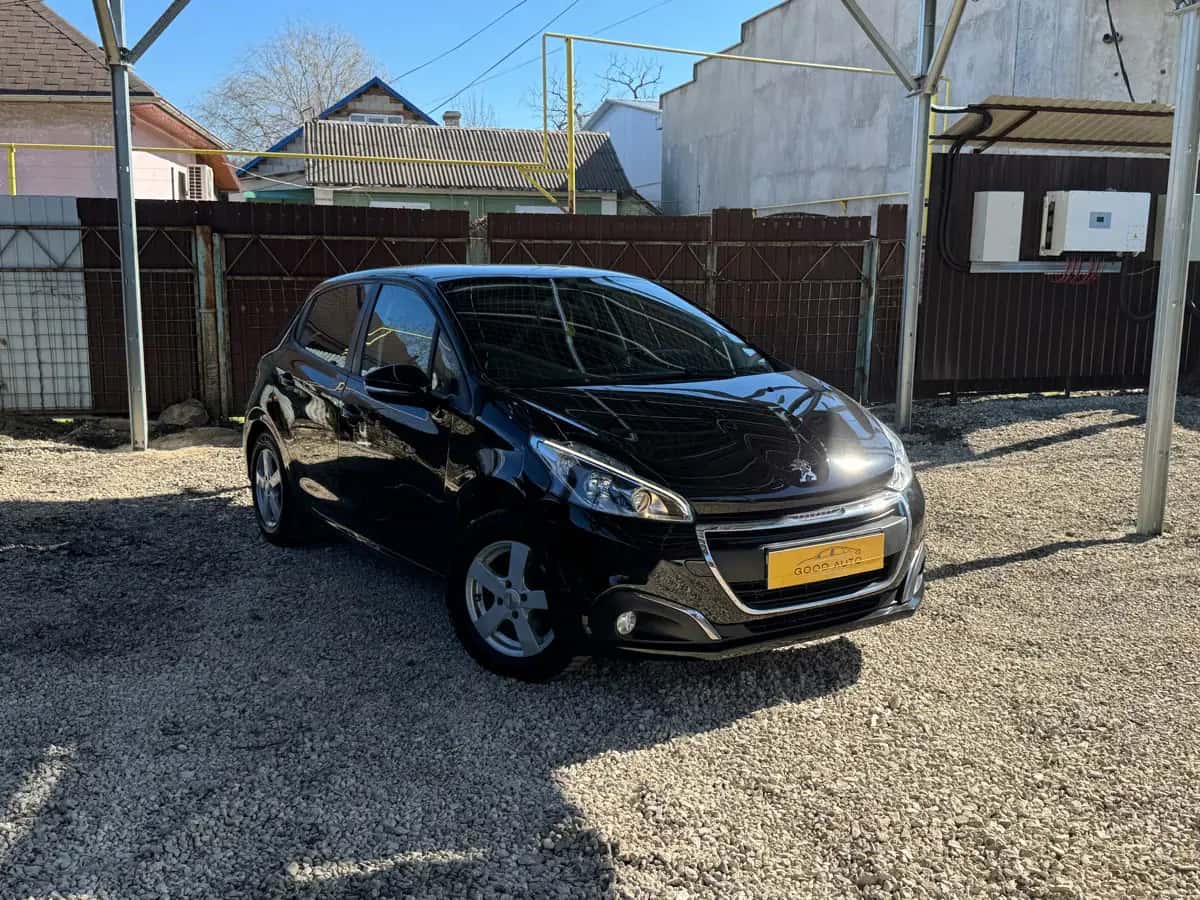 Peugeot 208 - fotografia 1