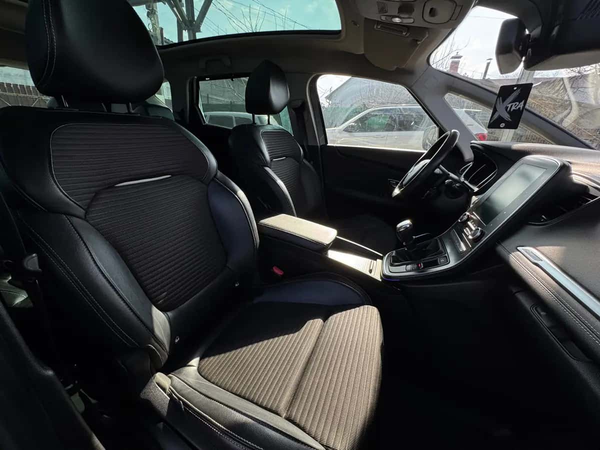 Renault Scenic - fotografia 11