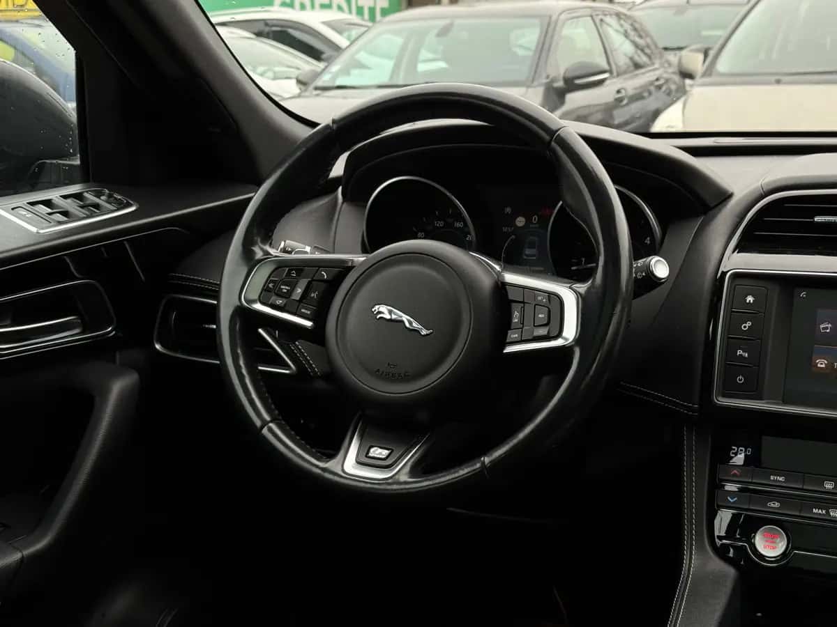 Jaguar F-PACE - fotografia 18