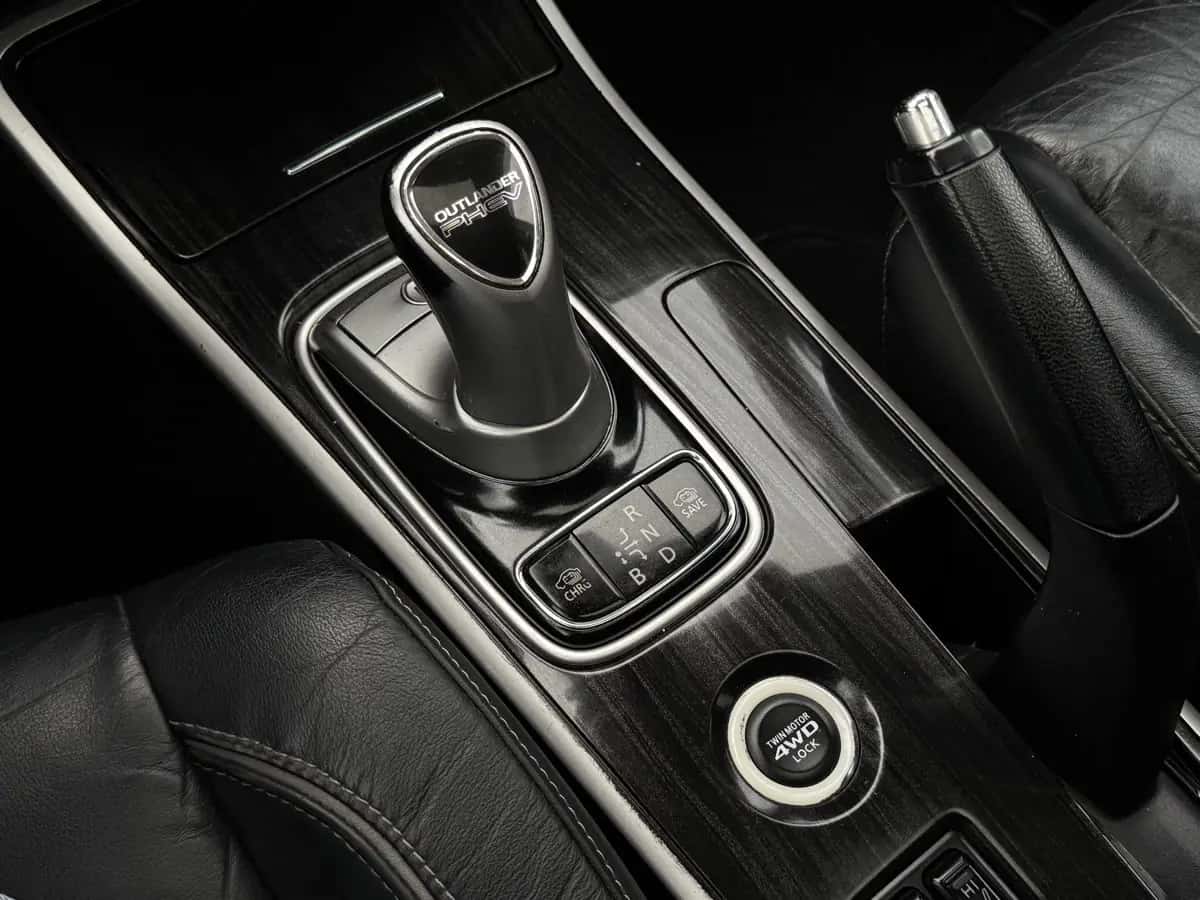 Mitsubishi Outlander - фото 12