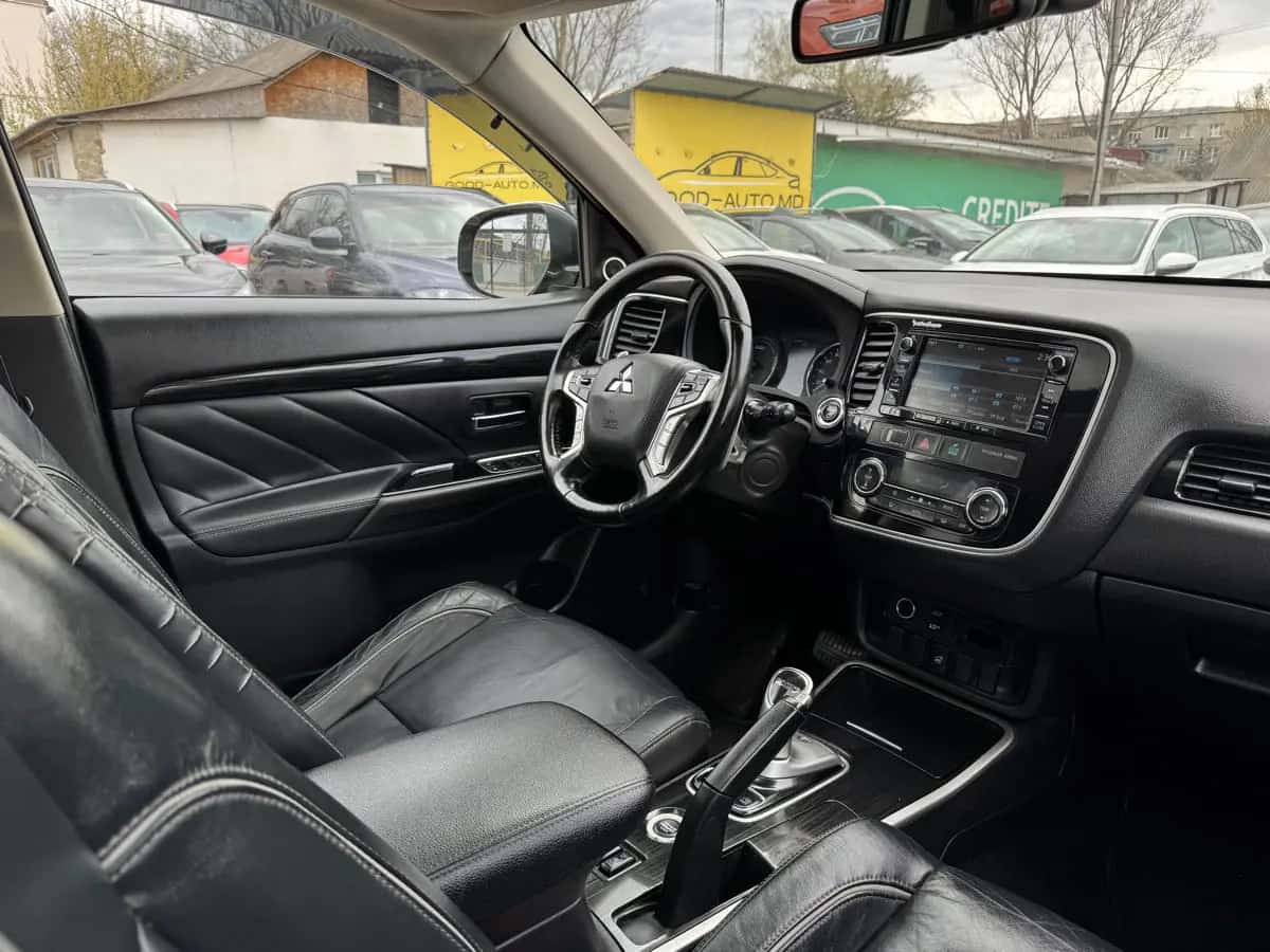 Mitsubishi Outlander - фото 17