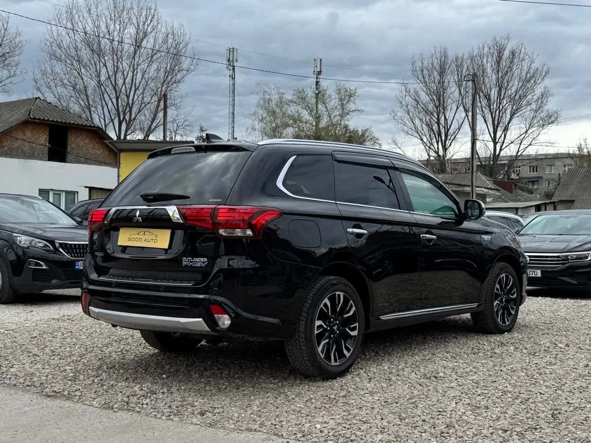 Mitsubishi Outlander - фото 5
