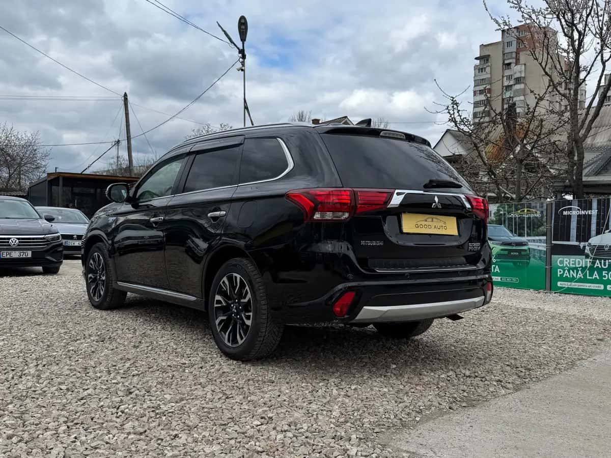 Mitsubishi Outlander - фото 6