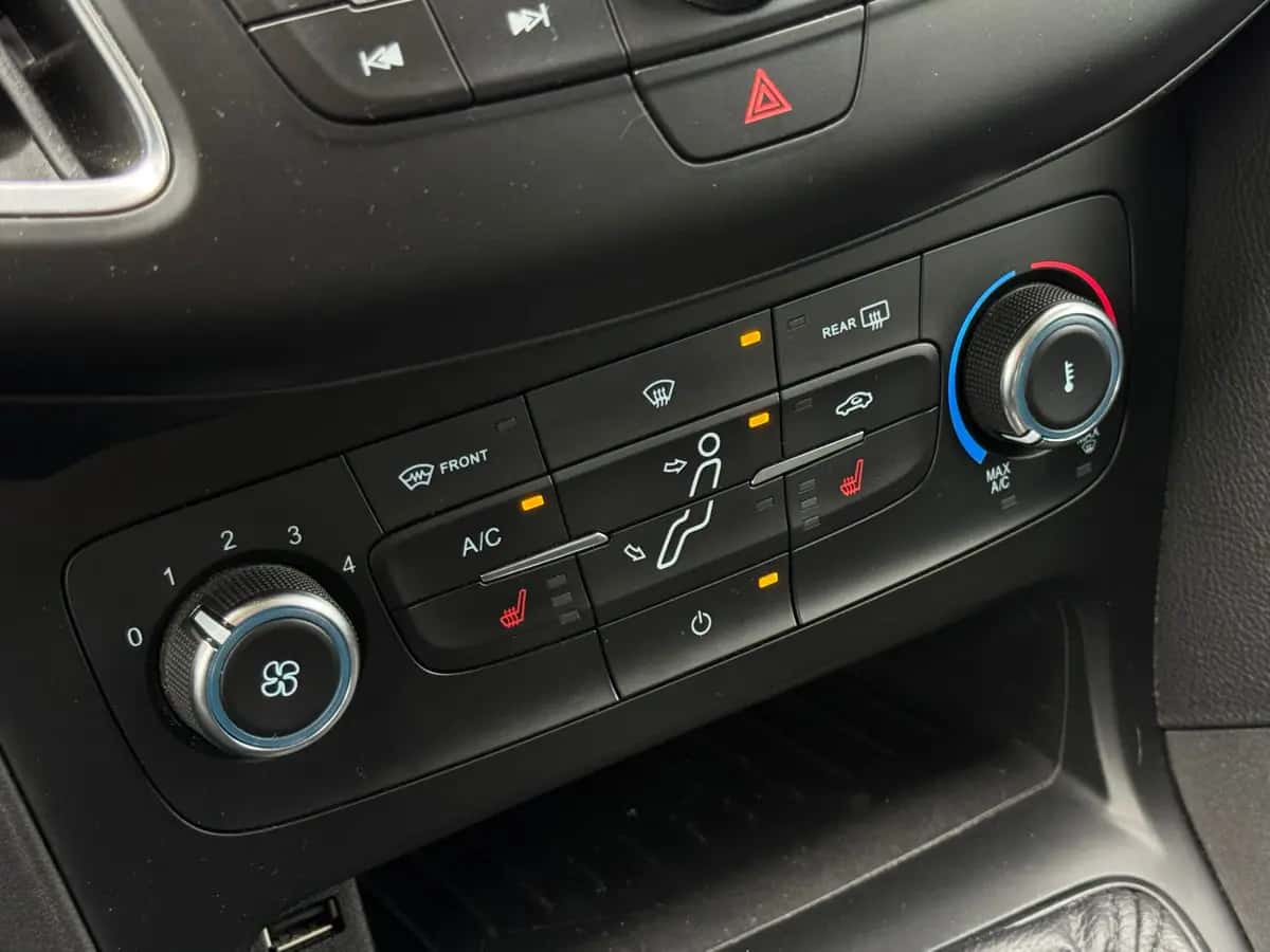 Ford Focus - фото 15