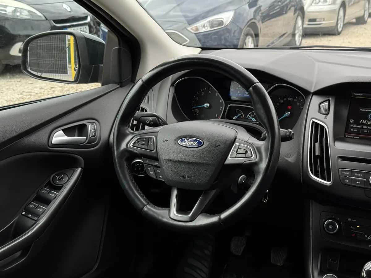 Ford Focus - фото 17