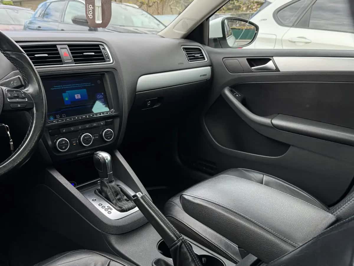 Volkswagen Jetta - фото 11