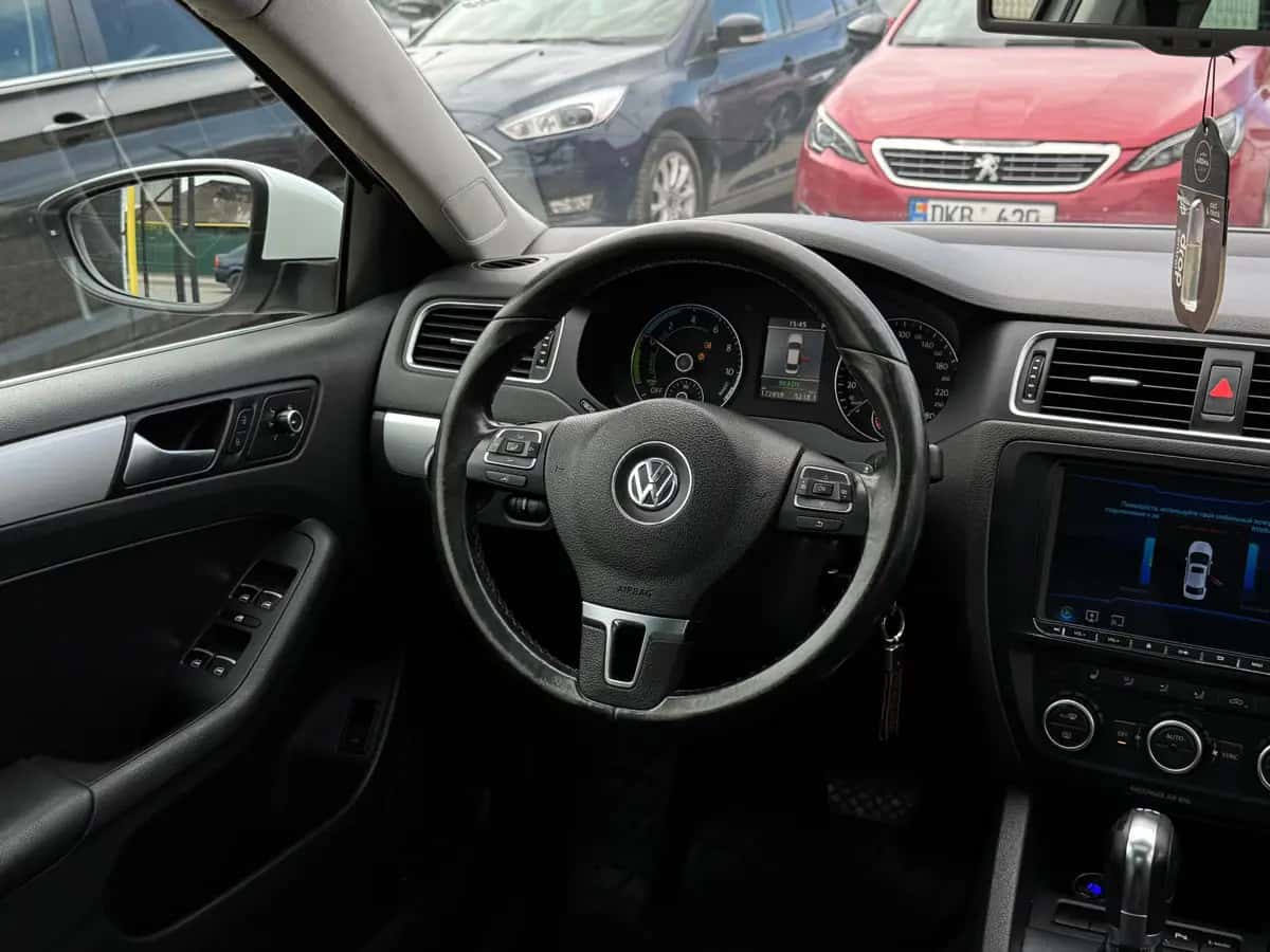 Volkswagen Jetta - фото 17