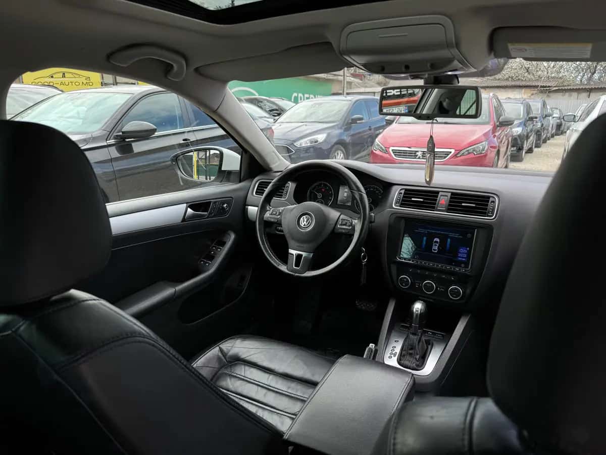 Volkswagen Jetta - фото 18