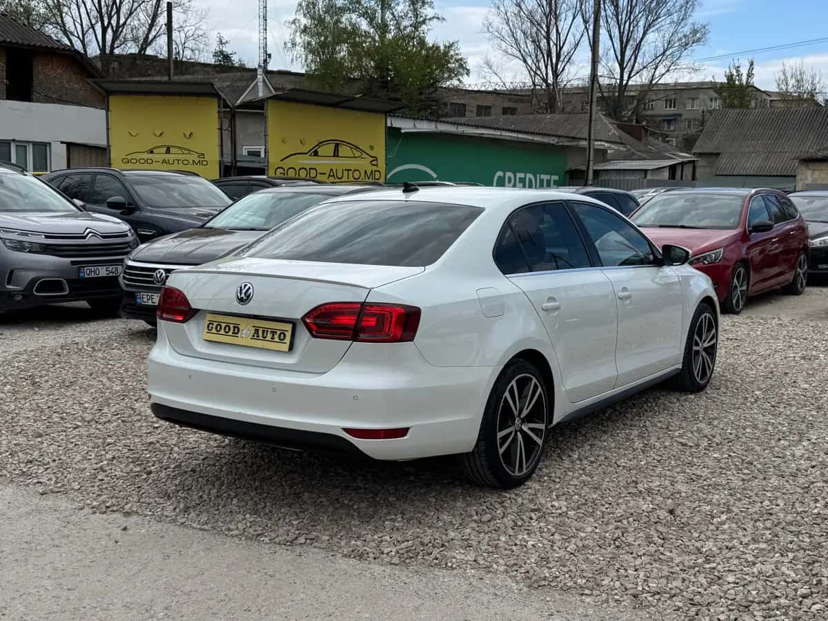 Volkswagen Jetta - фото 5