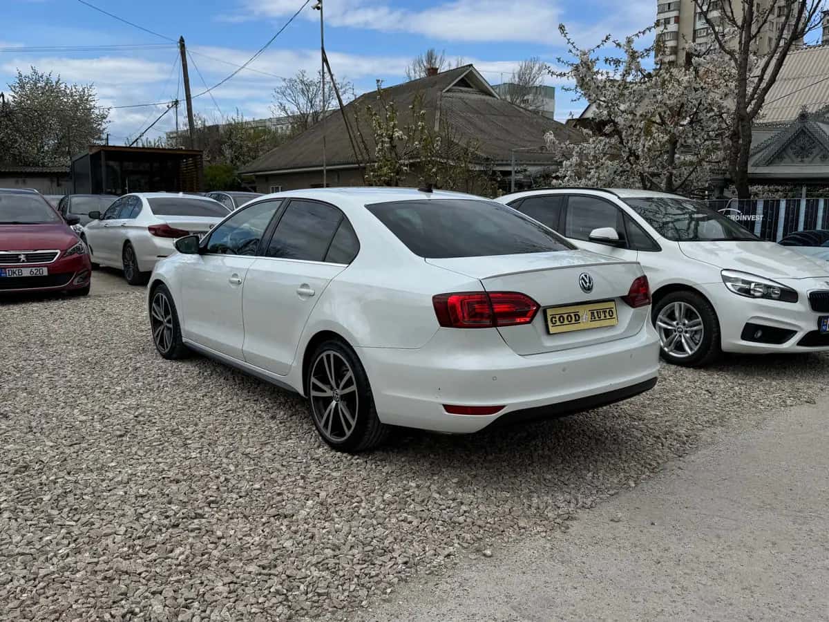 Volkswagen Jetta - фото 6