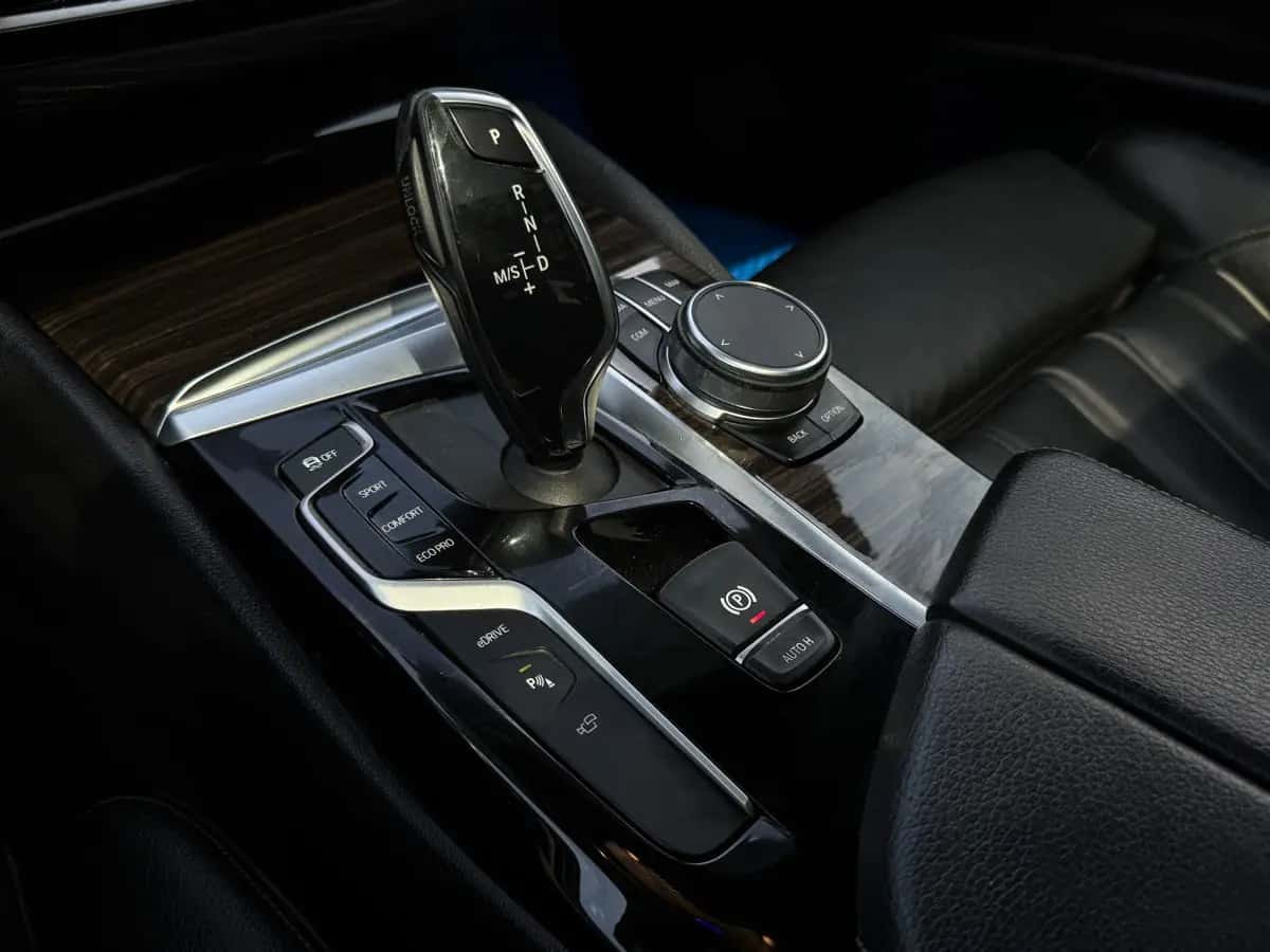 Bmw 5 Series - fotografia 14
