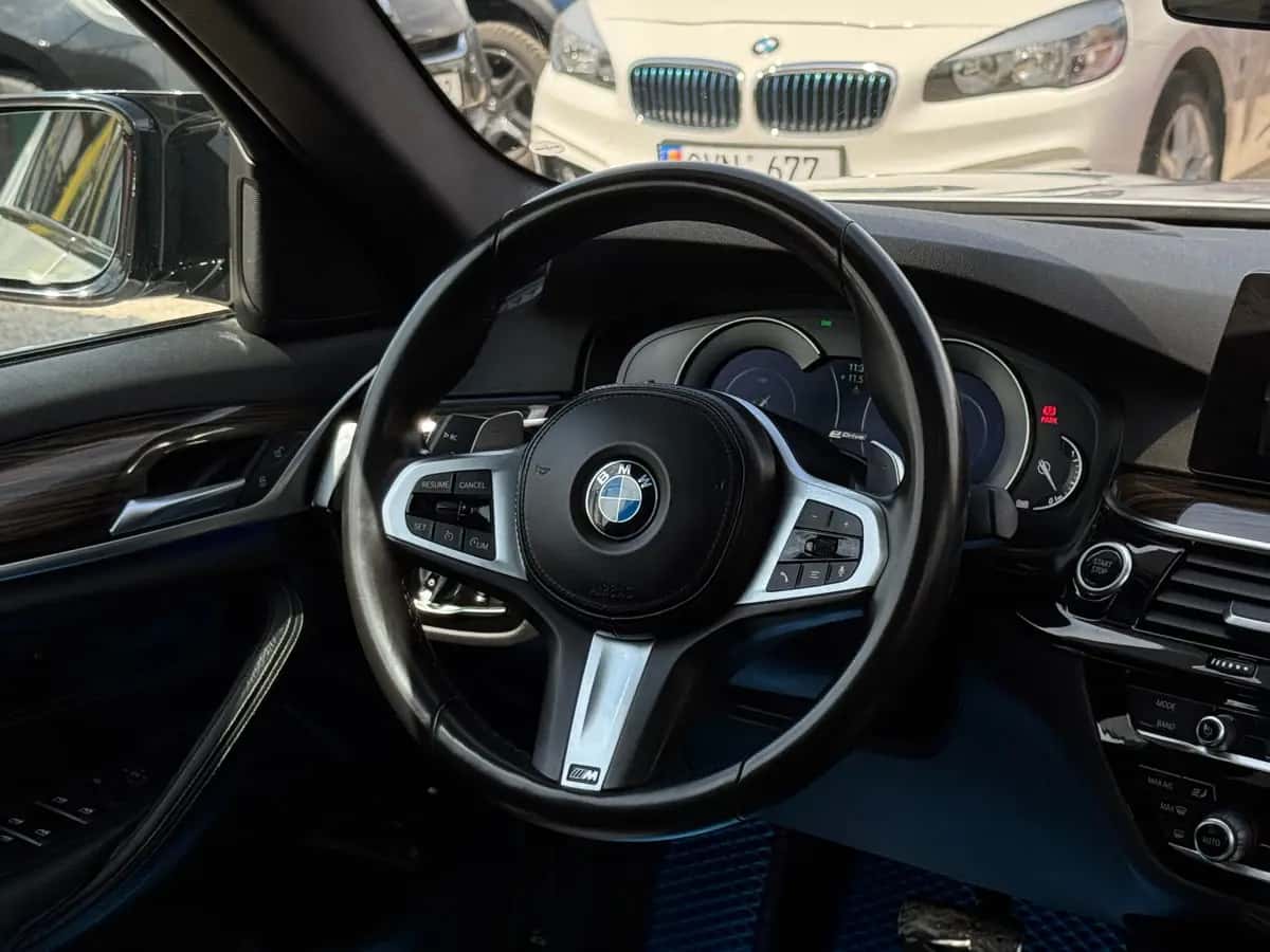 Bmw 5 Series - fotografia 19