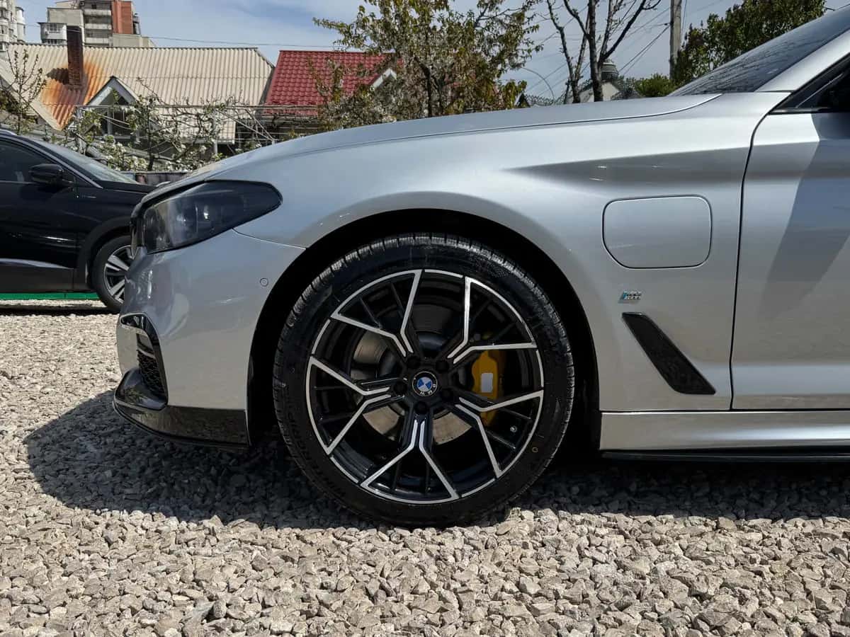 Bmw 5 Series - fotografia 5