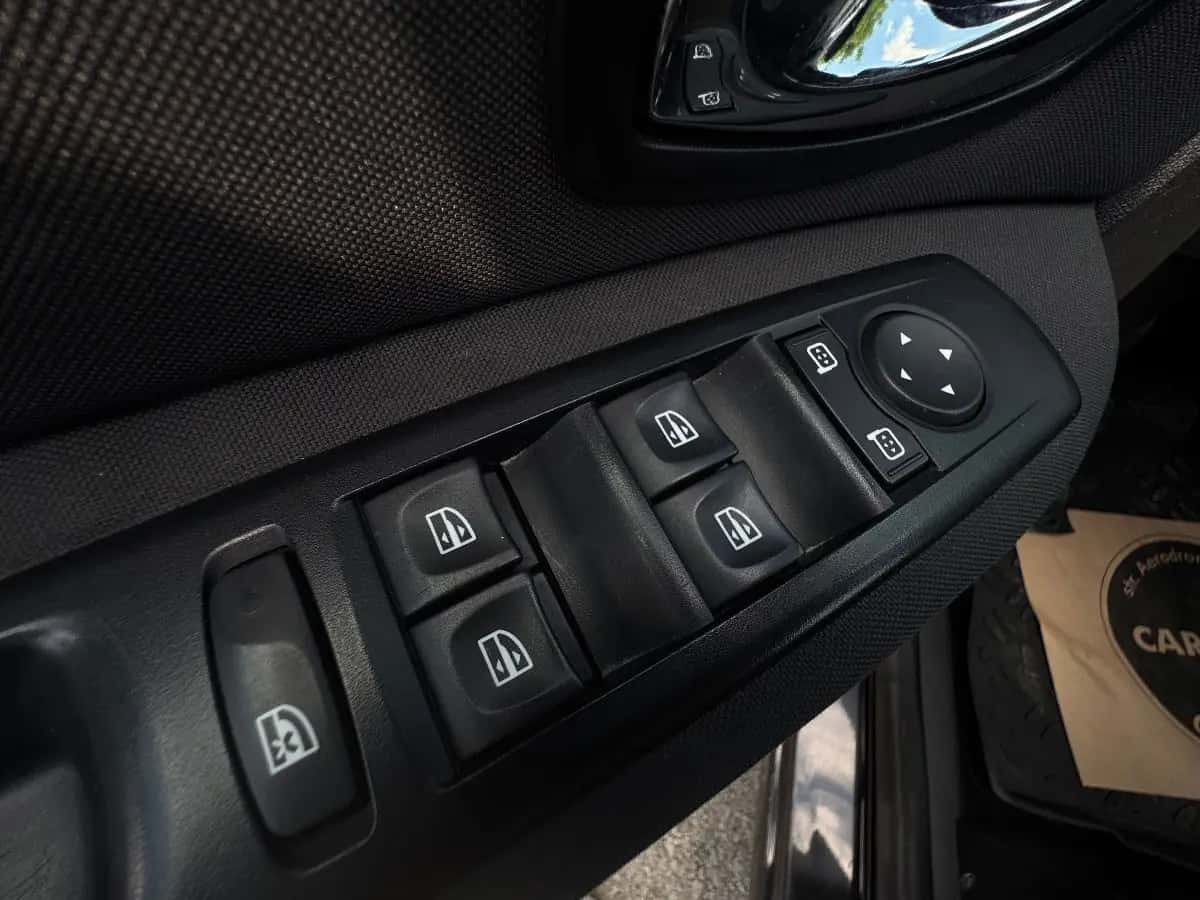 Renault Grand Scenic - фото 16