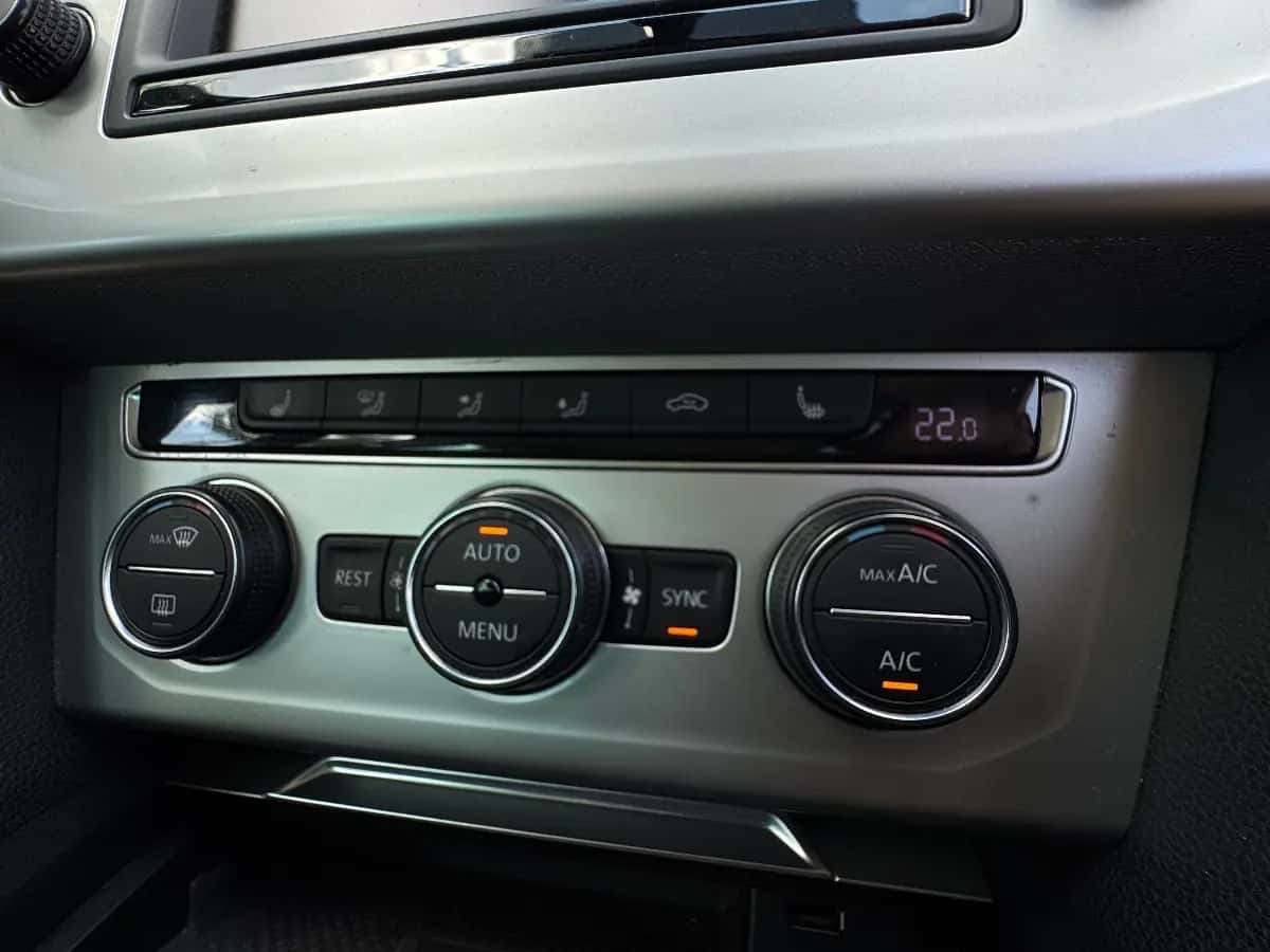 Volkswagen Passat - fotografia 12