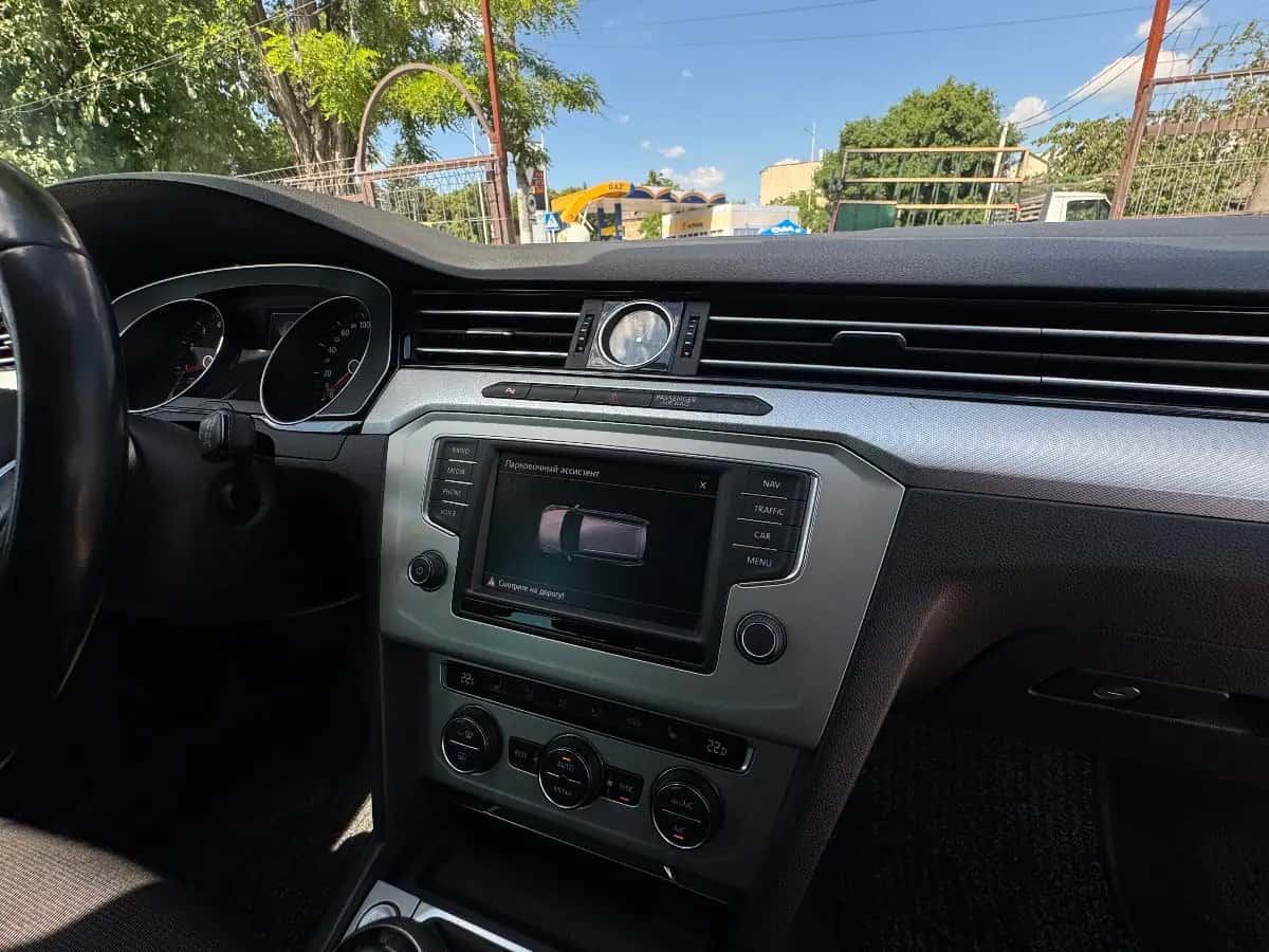Volkswagen Passat - fotografia 14