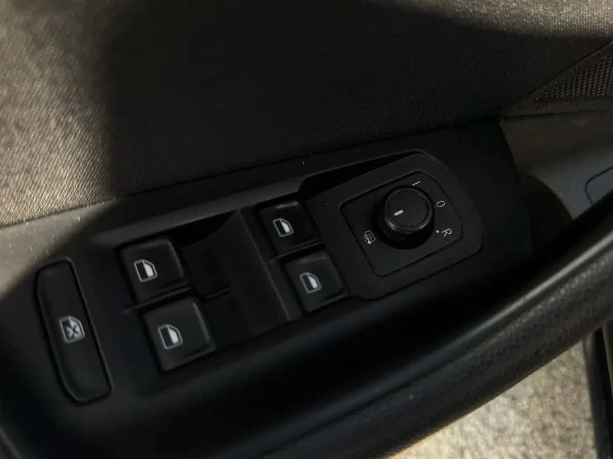 Volkswagen Passat - fotografia 15