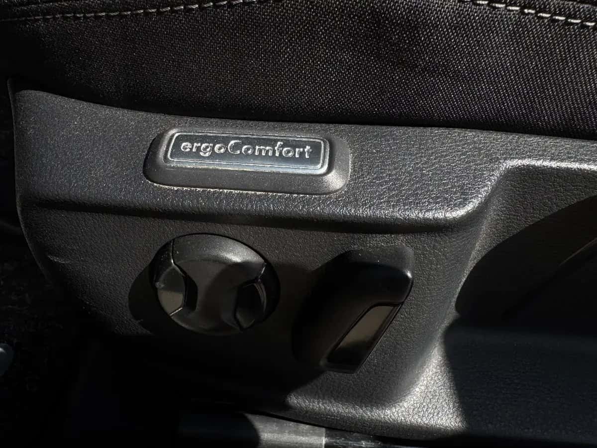 Volkswagen Passat - fotografia 17