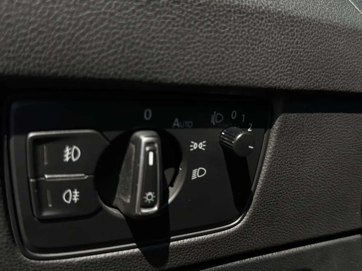 Volkswagen Passat - fotografia 18