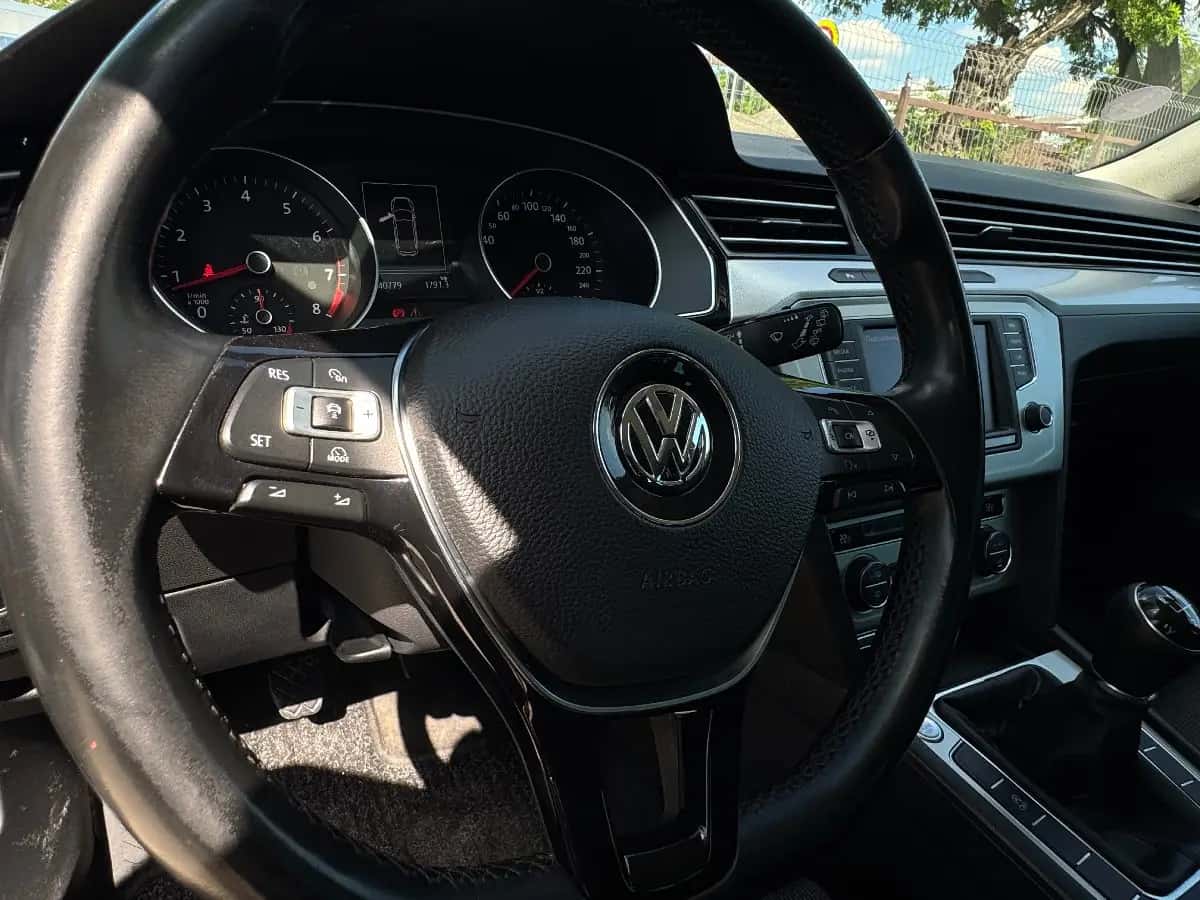 Volkswagen Passat - fotografia 19