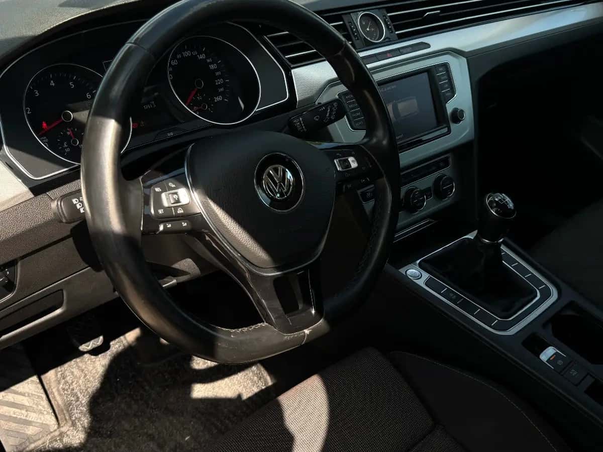 Volkswagen Passat - fotografia 20
