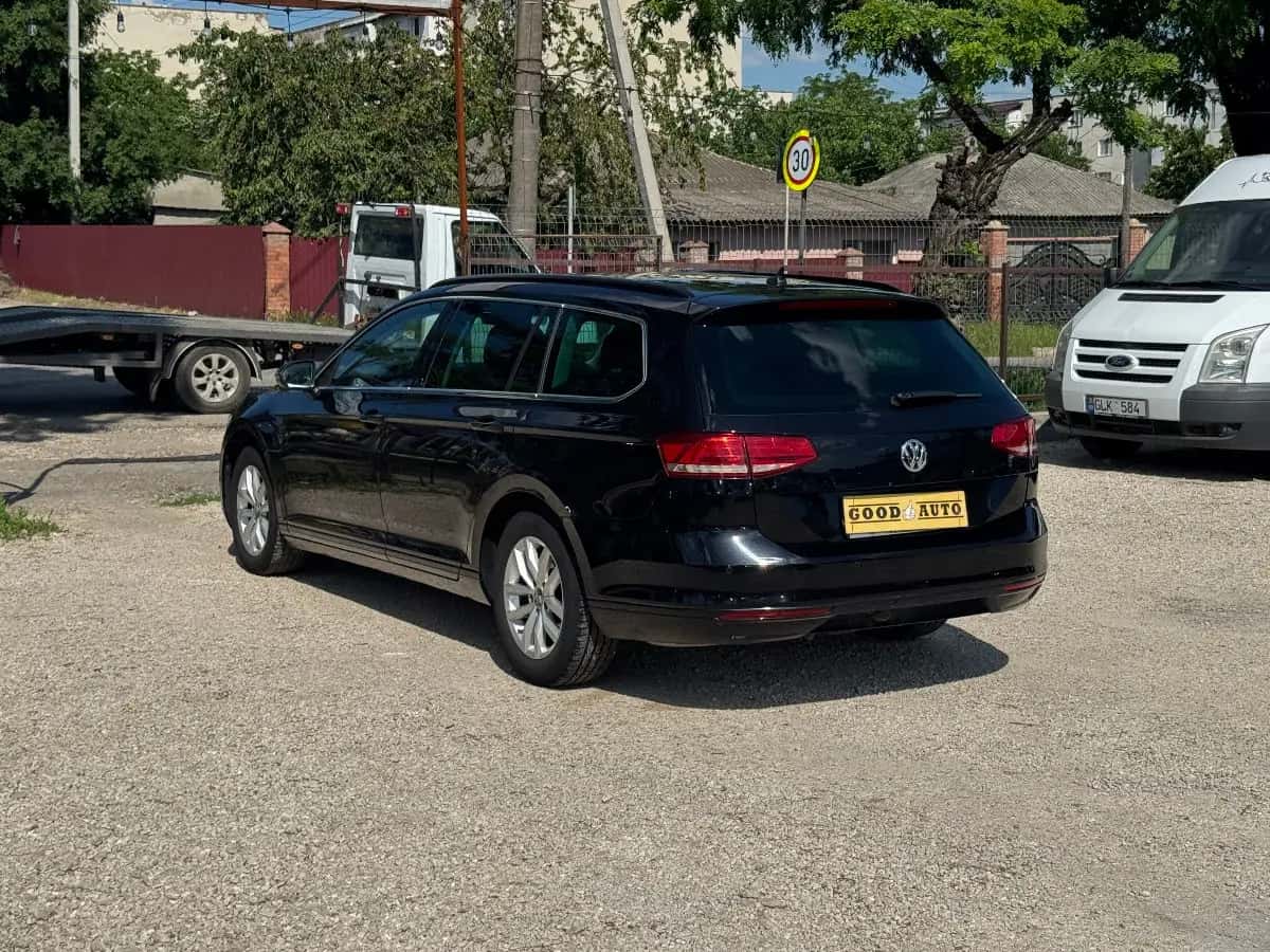 Volkswagen Passat - fotografia 5