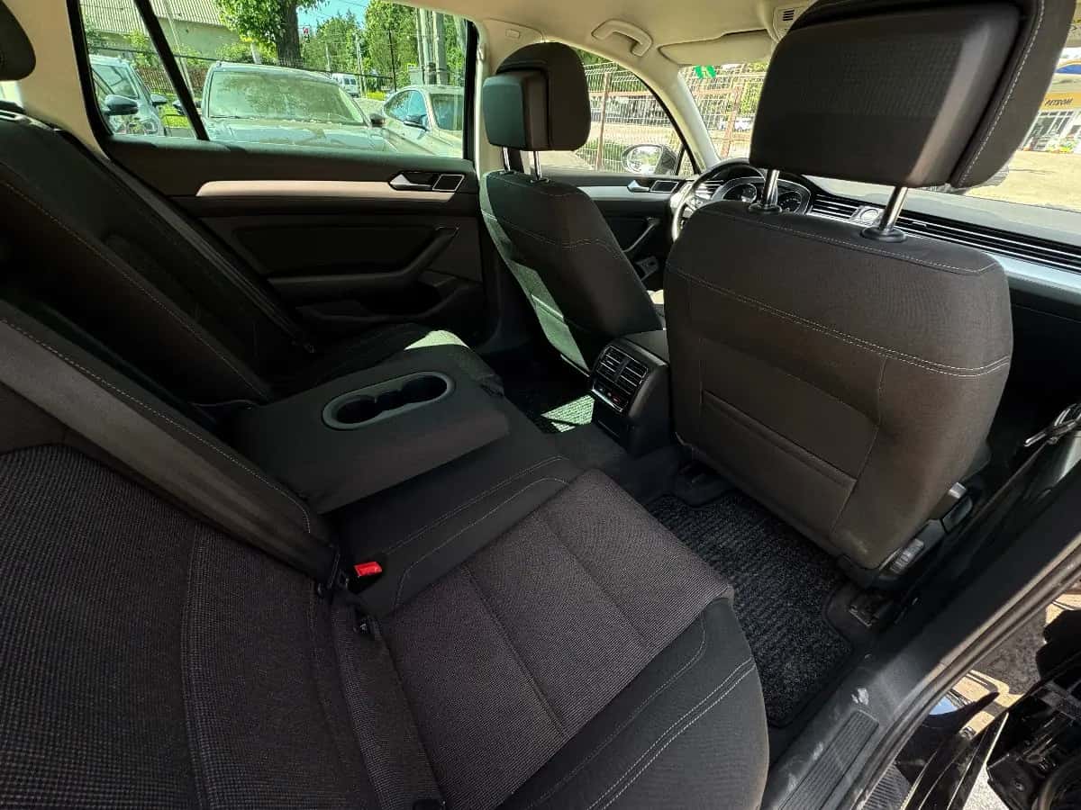 Volkswagen Passat - fotografia 9
