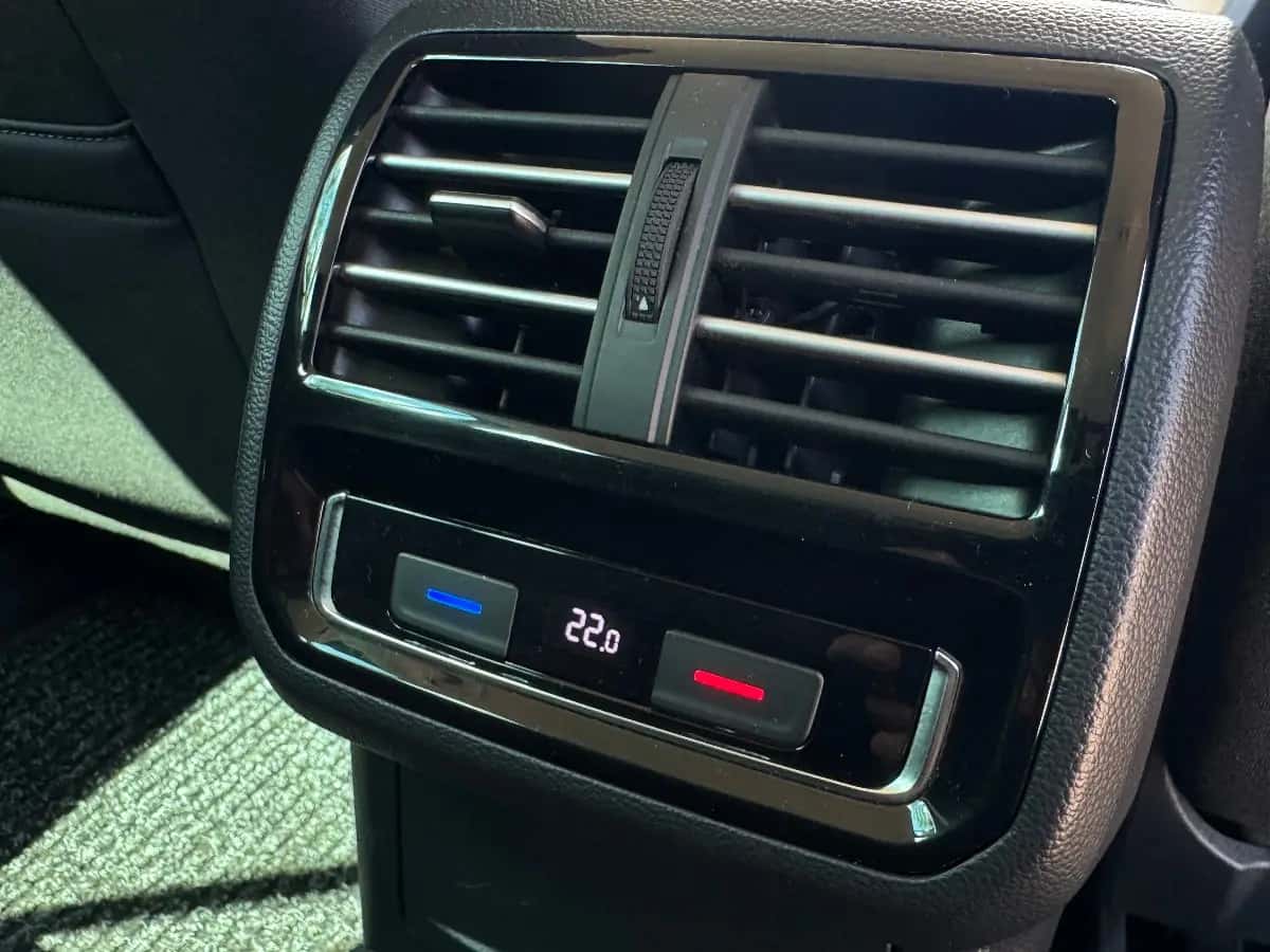 Volkswagen Passat - fotografia 10