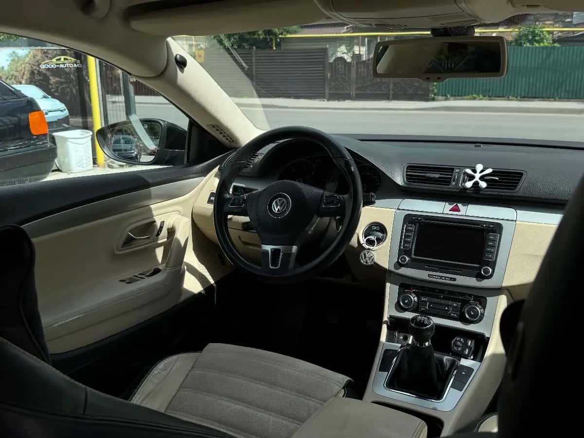 Volkswagen Passat CC - fotografia 14